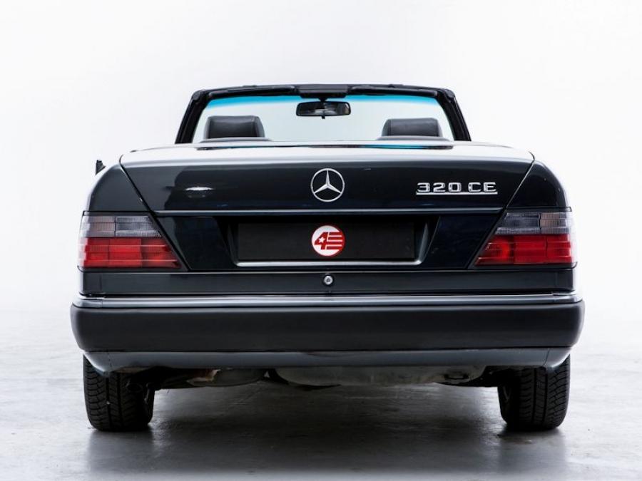  Mercedes-Benz 320 CE Cabrio 1992 года  (UK) (фото 4 из 8)
